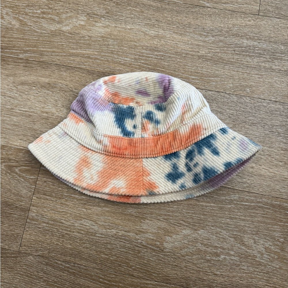UO bucket hat
